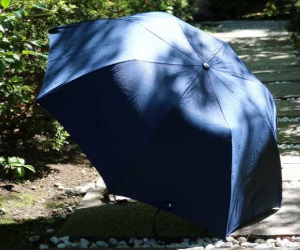 わが家に“いい傘”をひとつ。晴雨兼用の折り畳み傘のご紹介。
